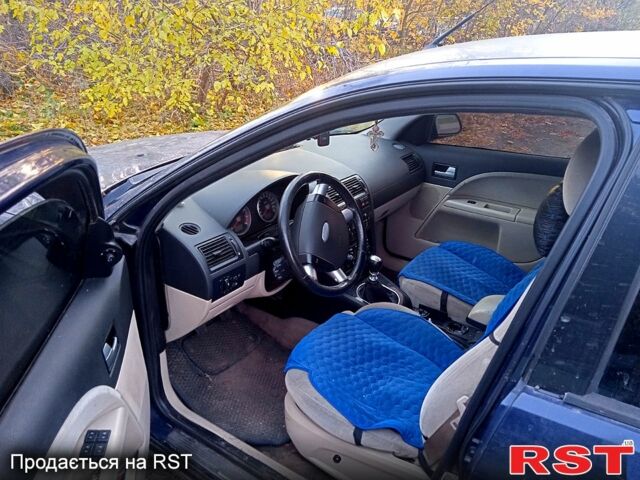 Синий Форд Мондео, объемом двигателя 1.8 л и пробегом 330 тыс. км за 3800 $, фото 1 на Automoto.ua