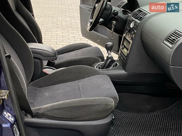 Синій Форд Мондео, об'ємом двигуна 1.8 л та пробігом 160 тис. км за 2999 $, фото 29 на Automoto.ua