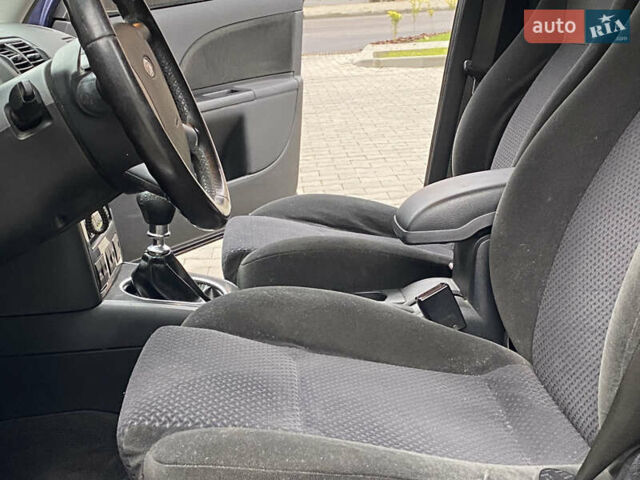 Синій Форд Мондео, об'ємом двигуна 1.8 л та пробігом 160 тис. км за 2999 $, фото 26 на Automoto.ua