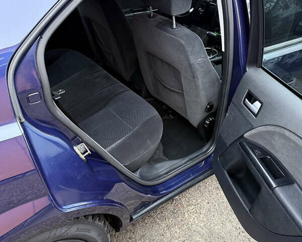 Синий Форд Мондео, объемом двигателя 2 л и пробегом 323 тыс. км за 3600 $, фото 8 на Automoto.ua