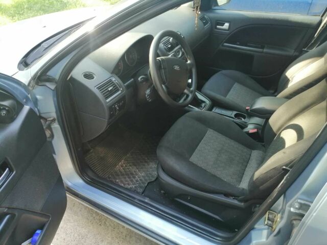 Синий Форд Мондео, объемом двигателя 1.8 л и пробегом 260 тыс. км за 3900 $, фото 6 на Automoto.ua