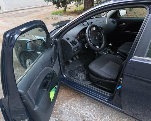 Синий Форд Мондео, объемом двигателя 2 л и пробегом 250 тыс. км за 5200 $, фото 1 на Automoto.ua