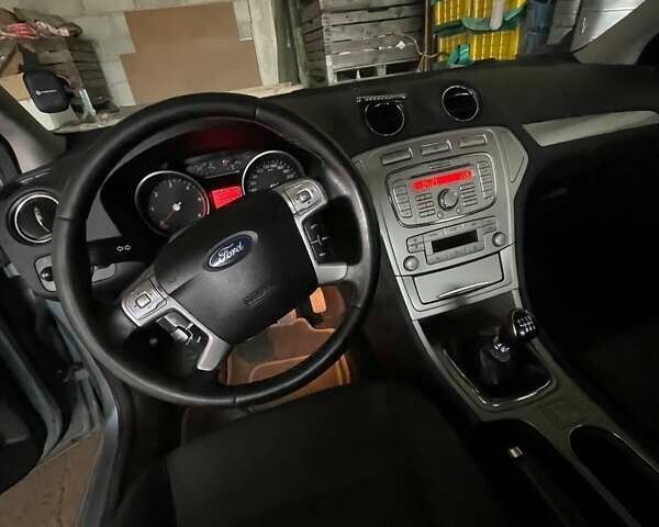 Синий Форд Мондео, объемом двигателя 1.8 л и пробегом 290 тыс. км за 8500 $, фото 5 на Automoto.ua