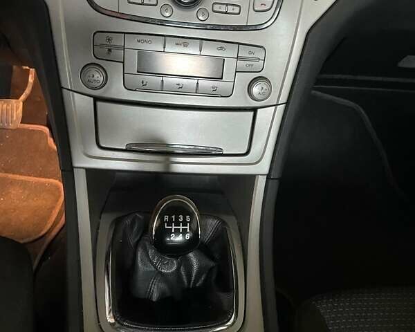 Синий Форд Мондео, объемом двигателя 1.8 л и пробегом 290 тыс. км за 8500 $, фото 6 на Automoto.ua