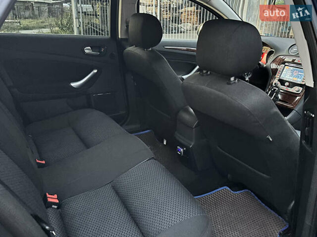 Синий Форд Мондео, объемом двигателя 2 л и пробегом 302 тыс. км за 5950 $, фото 18 на Automoto.ua