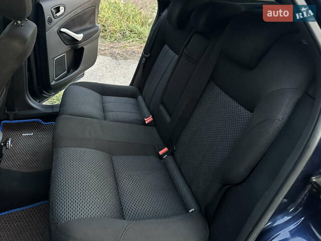 Синий Форд Мондео, объемом двигателя 2 л и пробегом 302 тыс. км за 5950 $, фото 17 на Automoto.ua