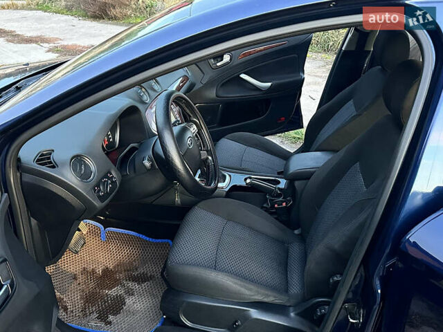 Синий Форд Мондео, объемом двигателя 2 л и пробегом 303 тыс. км за 5250 $, фото 10 на Automoto.ua