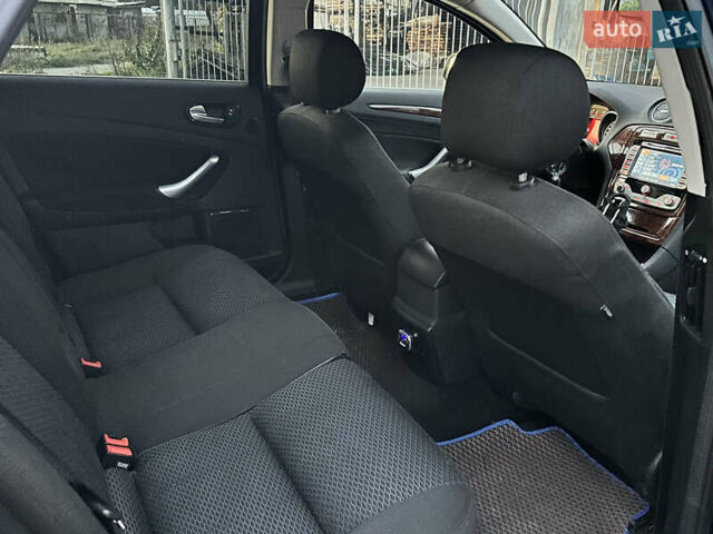 Синий Форд Мондео, объемом двигателя 2 л и пробегом 303 тыс. км за 5250 $, фото 18 на Automoto.ua