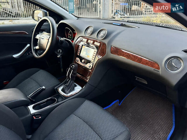 Синий Форд Мондео, объемом двигателя 2 л и пробегом 303 тыс. км за 5250 $, фото 21 на Automoto.ua