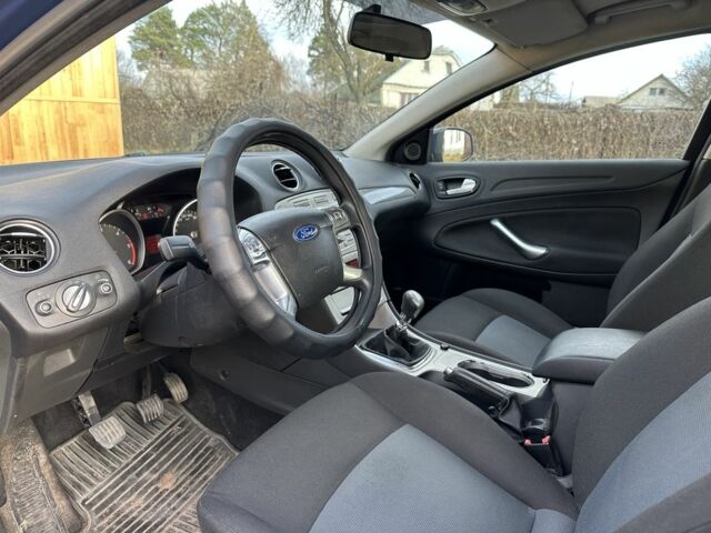 Синий Форд Мондео, объемом двигателя 1.8 л и пробегом 256 тыс. км за 7000 $, фото 13 на Automoto.ua