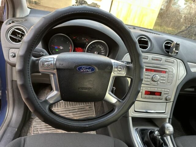 Синий Форд Мондео, объемом двигателя 1.8 л и пробегом 256 тыс. км за 7000 $, фото 14 на Automoto.ua