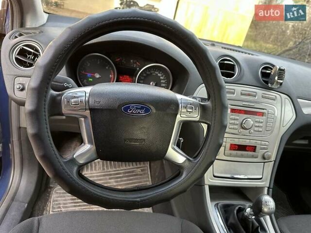 Синий Форд Мондео, объемом двигателя 1.8 л и пробегом 256 тыс. км за 7000 $, фото 13 на Automoto.ua