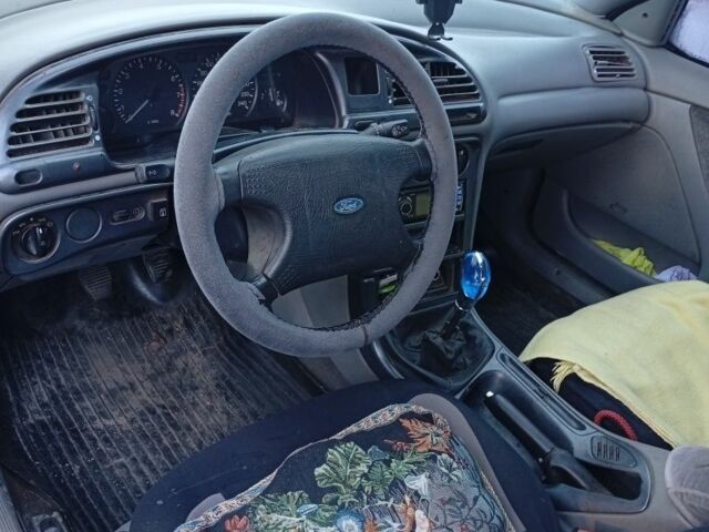 Зеленый Форд Мондео, объемом двигателя 1.8 л и пробегом 408 тыс. км за 900 $, фото 2 на Automoto.ua