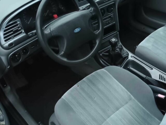 Зеленый Форд Мондео, объемом двигателя 1.8 л и пробегом 450 тыс. км за 1300 $, фото 4 на Automoto.ua