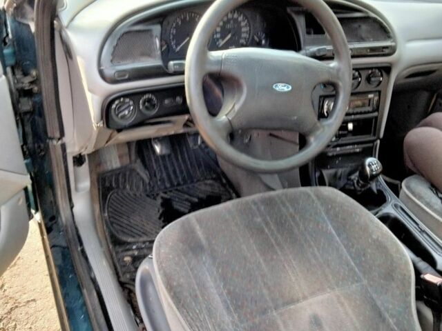 Зеленый Форд Мондео, объемом двигателя 1.6 л и пробегом 195 тыс. км за 1200 $, фото 2 на Automoto.ua