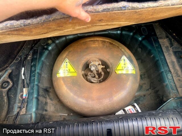 Зеленый Форд Мондео, объемом двигателя 1.8 л и пробегом 430 тыс. км за 3000 $, фото 5 на Automoto.ua