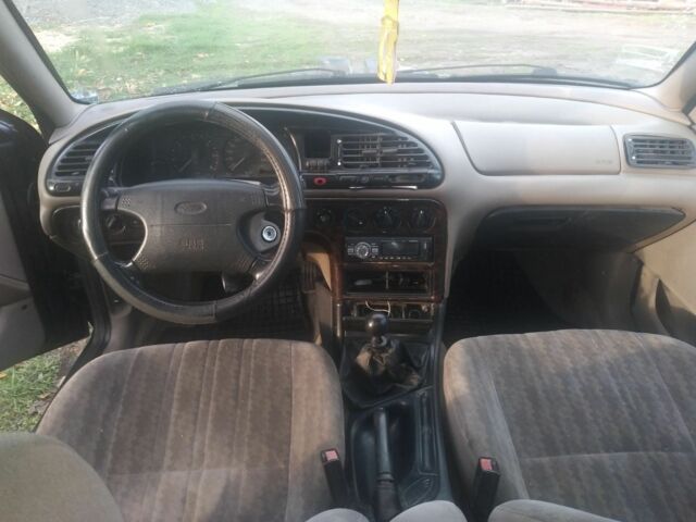 Зелений Форд Мондео, об'ємом двигуна 1.8 л та пробігом 300 тис. км за 1500 $, фото 1 на Automoto.ua