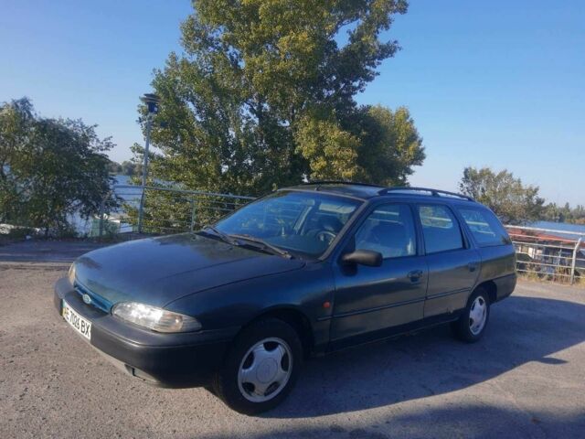 Зелений Форд Мондео, об'ємом двигуна 1.8 л та пробігом 325 тис. км за 2330 $, фото 1 на Automoto.ua