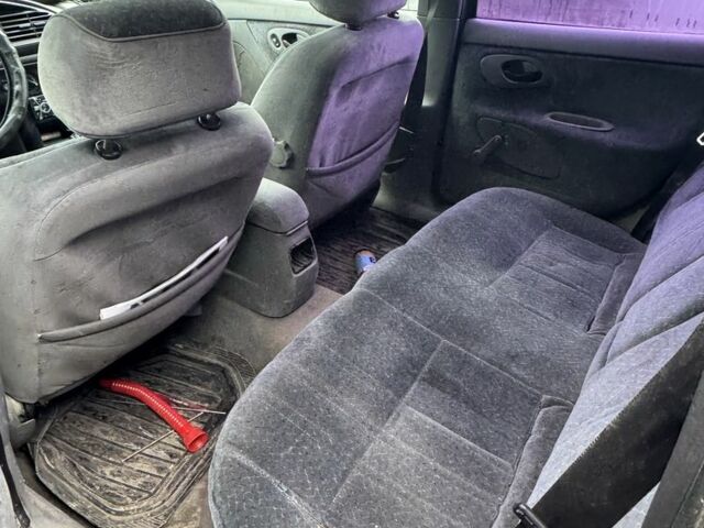 Зеленый Форд Мондео, объемом двигателя 2 л и пробегом 335 тыс. км за 900 $, фото 5 на Automoto.ua