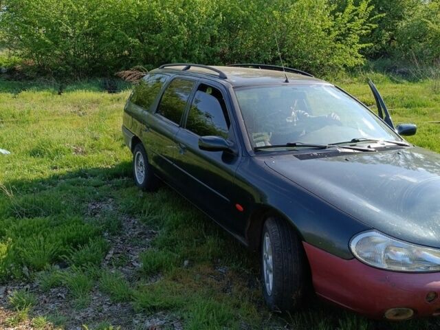 Зеленый Форд Мондео, объемом двигателя 1.8 л и пробегом 100 тыс. км за 1500 $, фото 3 на Automoto.ua