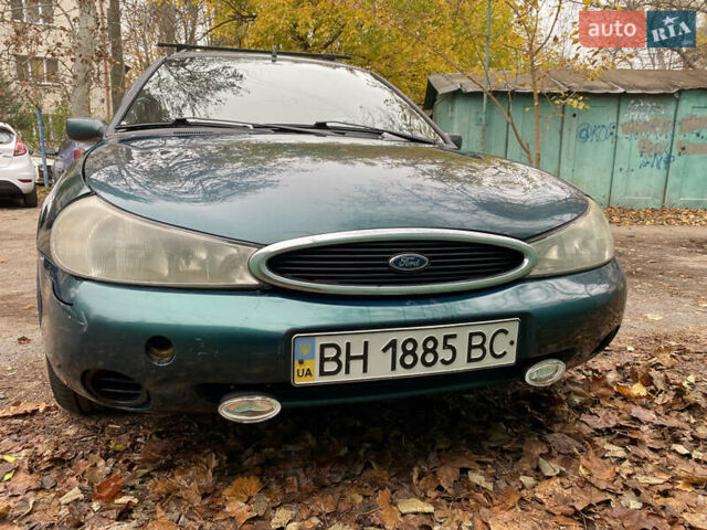 Зеленый Форд Мондео, объемом двигателя 1.8 л и пробегом 294 тыс. км за 2200 $, фото 2 на Automoto.ua