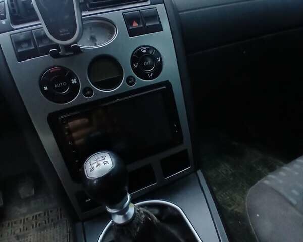 Зеленый Форд Мондео, объемом двигателя 2 л и пробегом 348 тыс. км за 2500 $, фото 2 на Automoto.ua