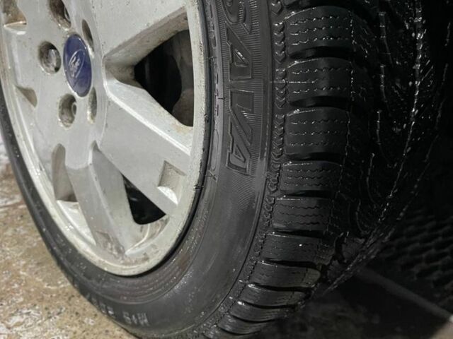 Зеленый Форд Мондео, объемом двигателя 2 л и пробегом 300 тыс. км за 1800 $, фото 6 на Automoto.ua