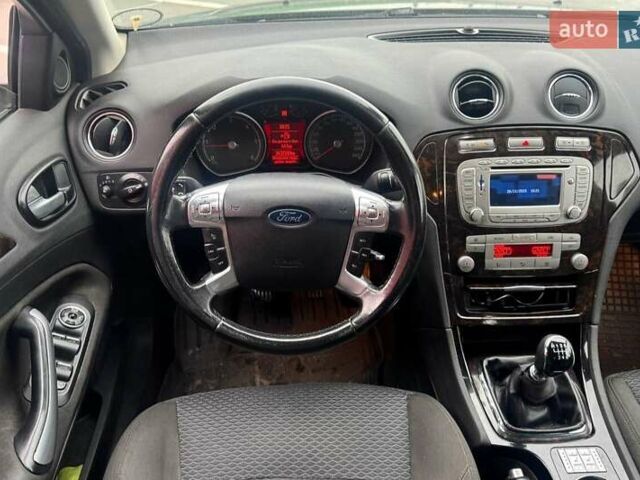 Зеленый Форд Мондео, объемом двигателя 2 л и пробегом 343 тыс. км за 6190 $, фото 13 на Automoto.ua