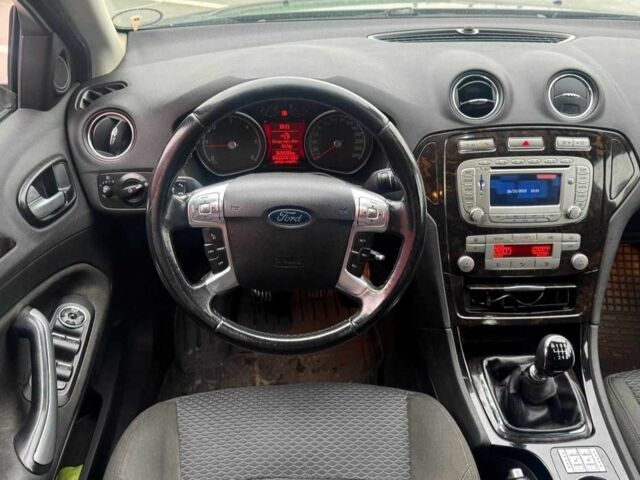 Зеленый Форд Мондео, объемом двигателя 2 л и пробегом 343 тыс. км за 6190 $, фото 13 на Automoto.ua