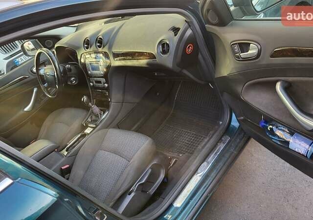 Зеленый Форд Мондео, объемом двигателя 2 л и пробегом 343 тыс. км за 6200 $, фото 3 на Automoto.ua