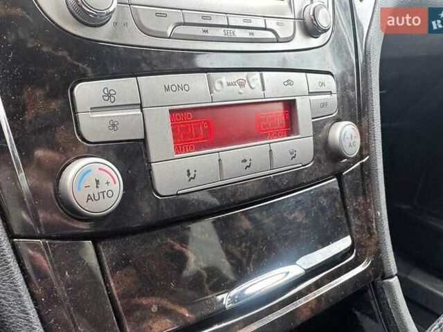 Зеленый Форд Мондео, объемом двигателя 2 л и пробегом 343 тыс. км за 6190 $, фото 23 на Automoto.ua