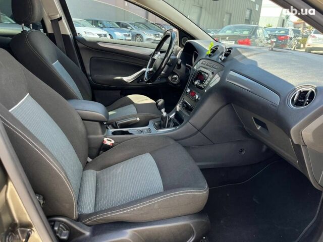 Зелений Форд Мондео, об'ємом двигуна 1.6 л та пробігом 287 тис. км за 8690 $, фото 10 на Automoto.ua