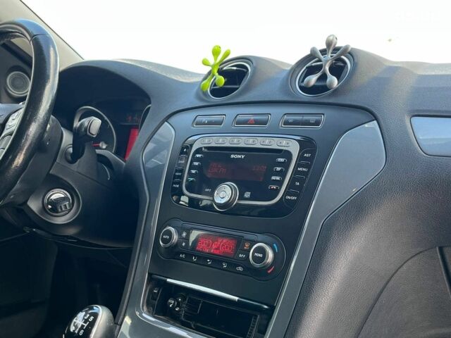 Зелений Форд Мондео, об'ємом двигуна 1.6 л та пробігом 287 тис. км за 8690 $, фото 4 на Automoto.ua