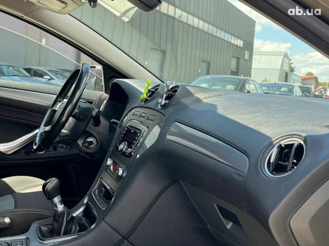 Зелений Форд Мондео, об'ємом двигуна 1.6 л та пробігом 287 тис. км за 8690 $, фото 8 на Automoto.ua