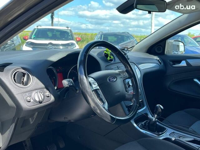 Зелений Форд Мондео, об'ємом двигуна 1.6 л та пробігом 287 тис. км за 8690 $, фото 35 на Automoto.ua