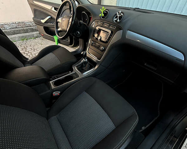 Зелений Форд Мондео, об'ємом двигуна 1.6 л та пробігом 286 тис. км за 8200 $, фото 21 на Automoto.ua