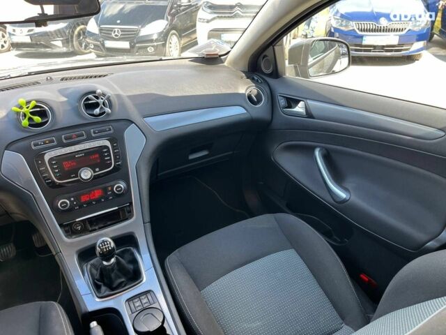 Зелений Форд Мондео, об'ємом двигуна 1.6 л та пробігом 287 тис. км за 8690 $, фото 16 на Automoto.ua