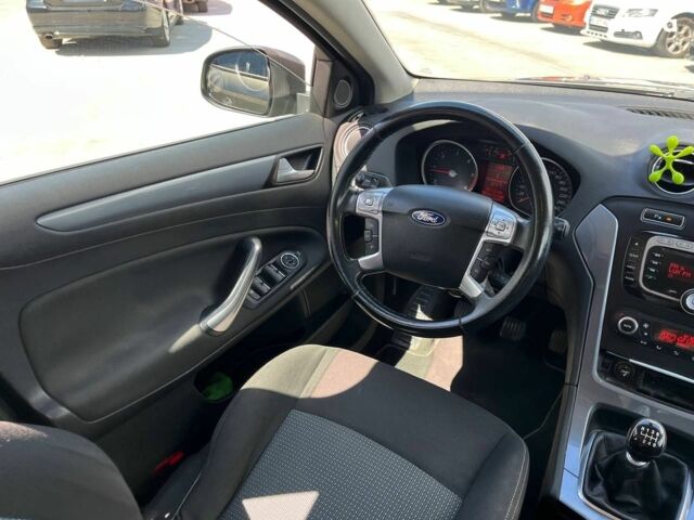 Зелений Форд Мондео, об'ємом двигуна 1.6 л та пробігом 287 тис. км за 8690 $, фото 15 на Automoto.ua