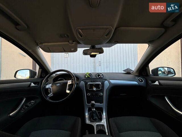 Зелений Форд Мондео, об'ємом двигуна 1.6 л та пробігом 286 тис. км за 8200 $, фото 19 на Automoto.ua