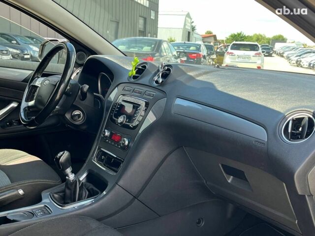 Зелений Форд Мондео, об'ємом двигуна 1.6 л та пробігом 287 тис. км за 8690 $, фото 9 на Automoto.ua