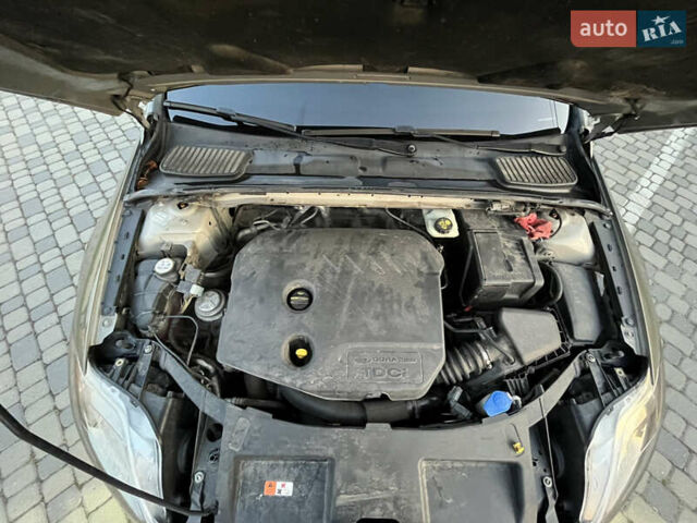 Зелений Форд Мондео, об'ємом двигуна 1.6 л та пробігом 198 тис. км за 8300 $, фото 40 на Automoto.ua