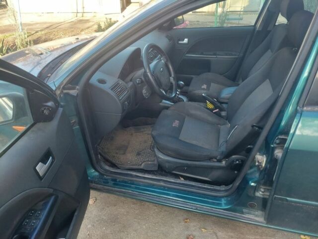 Зеленый Форд Мондео, объемом двигателя 2 л и пробегом 188 тыс. км за 2000 $, фото 1 на Automoto.ua