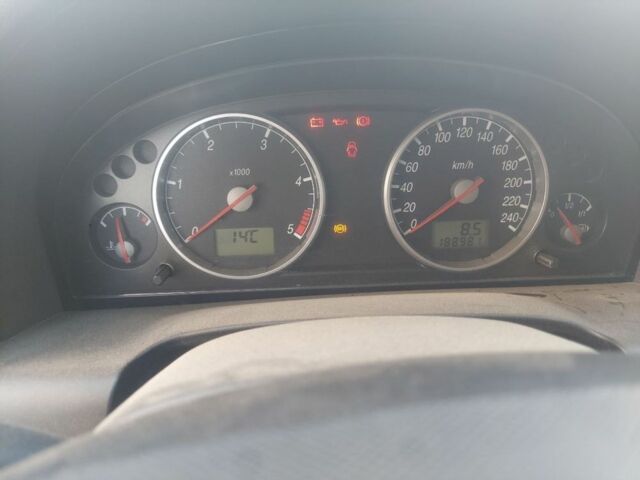 Зеленый Форд Мондео, объемом двигателя 2 л и пробегом 188 тыс. км за 2000 $, фото 3 на Automoto.ua