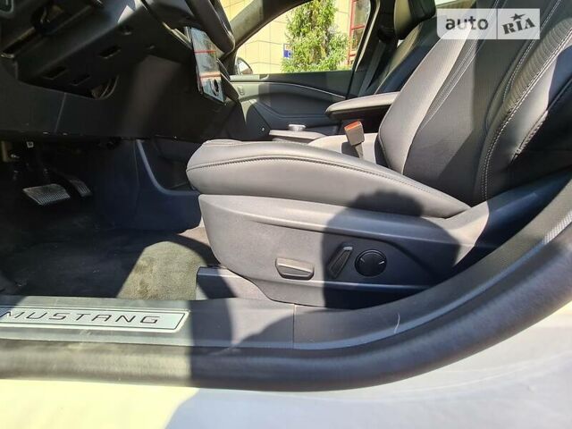 Білий Форд Mustang Mach-E, об'ємом двигуна 0 л та пробігом 48 тис. км за 24800 $, фото 20 на Automoto.ua