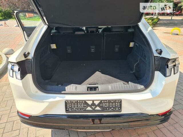 Білий Форд Mustang Mach-E, об'ємом двигуна 0 л та пробігом 48 тис. км за 24800 $, фото 6 на Automoto.ua