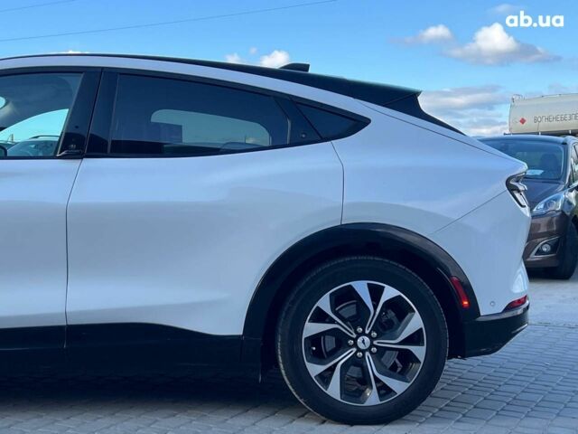 Белый Форд Mustang Mach-E, объемом двигателя 0 л и пробегом 55 тыс. км за 27590 $, фото 6 на Automoto.ua