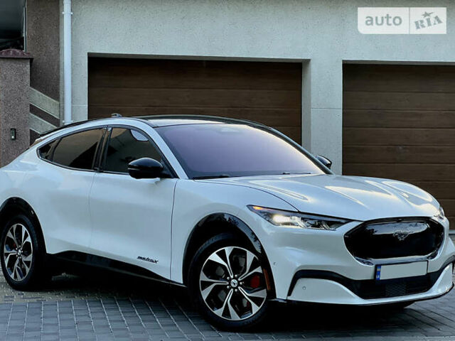Белый Форд Mustang Mach-E, объемом двигателя 0 л и пробегом 26 тыс. км за 32900 $, фото 3 на Automoto.ua