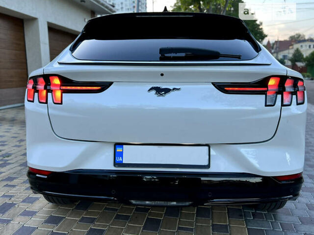 Белый Форд Mustang Mach-E, объемом двигателя 0 л и пробегом 26 тыс. км за 32900 $, фото 4 на Automoto.ua