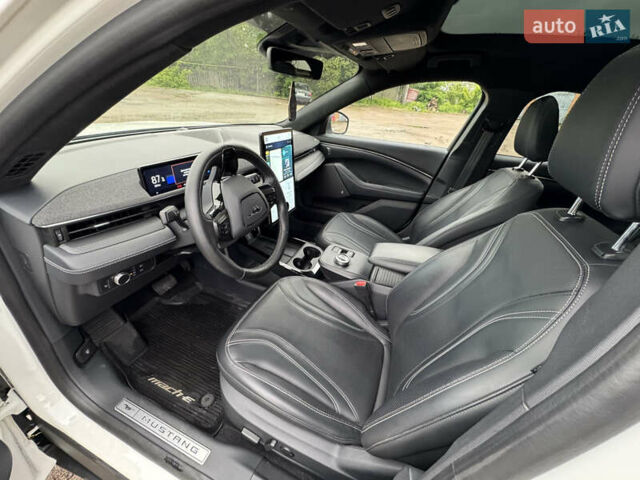 Белый Форд Mustang Mach-E, объемом двигателя 0 л и пробегом 55 тыс. км за 20500 $, фото 22 на Automoto.ua
