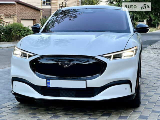 Белый Форд Mustang Mach-E, объемом двигателя 0 л и пробегом 26 тыс. км за 32900 $, фото 5 на Automoto.ua